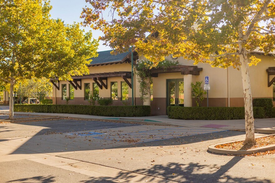 More Photos Of 407 Bryant Cir, Ojai Office For Sale