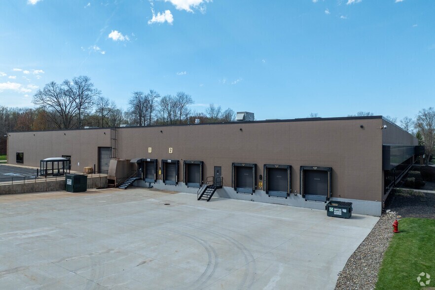 More Photos Of 6675 Parkland Blvd, Solon Warehouse For Lease