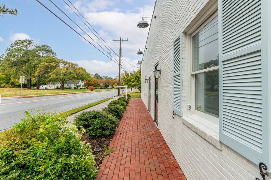 More Photos Of 16945 General Puller Hwy, Deltaville Office For Sale