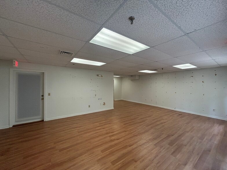 More Photos Of 812 Main St, Osterville Office Residential For Lease
