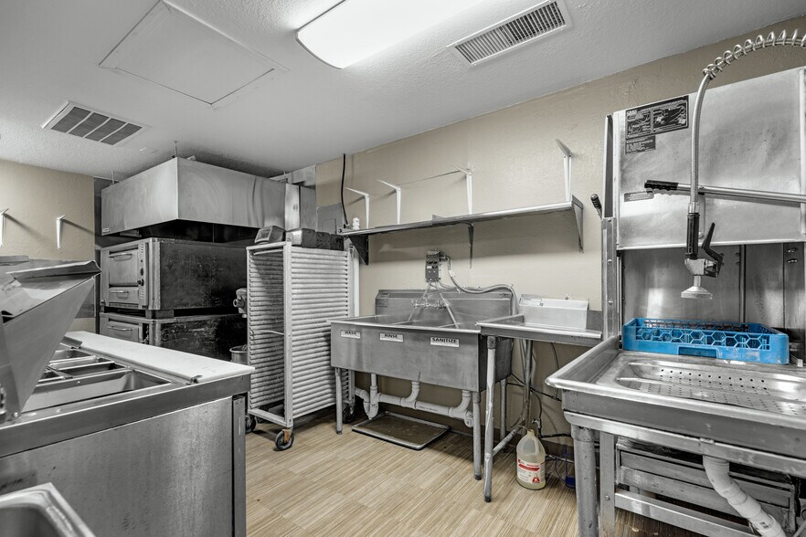 More Photos Of 2079 State Road Y, Linn Creek Restaurant For Sale