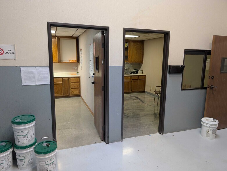 More Photos Of 536 W Southern Ave, Orange Manufacturing For Lease