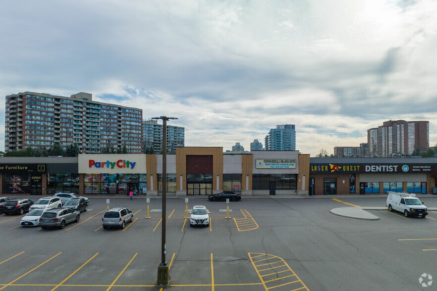 More Photos Of 9625 Yonge St, Richmond Hill Storefront For Lease