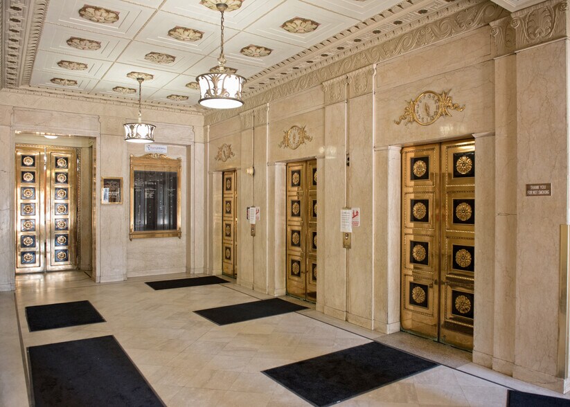More Photos Of 6 W Federal St, Youngstown Office For Sale