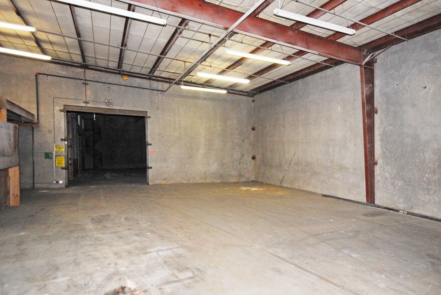 More Photos Of 1410 Vinylex Dr, Carrollton Manufacturing For Lease