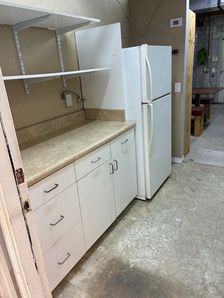 More Photos Of 1092-1086 NE Industrial Blvd, Jensen Beach Light Manufacturing For Lease