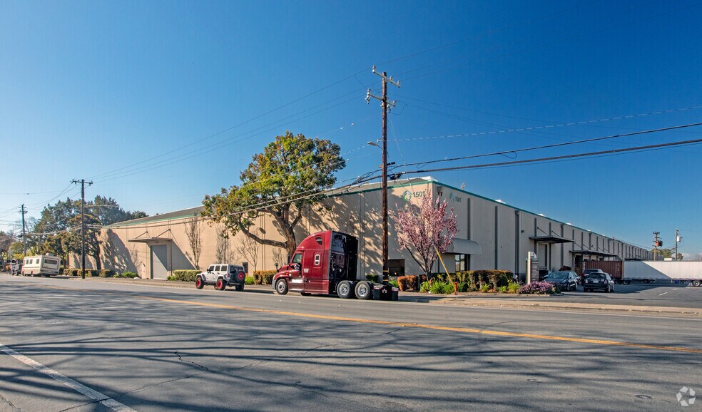 More Photos Of 1501 Doolittle Dr, San Leandro Warehouse For Lease