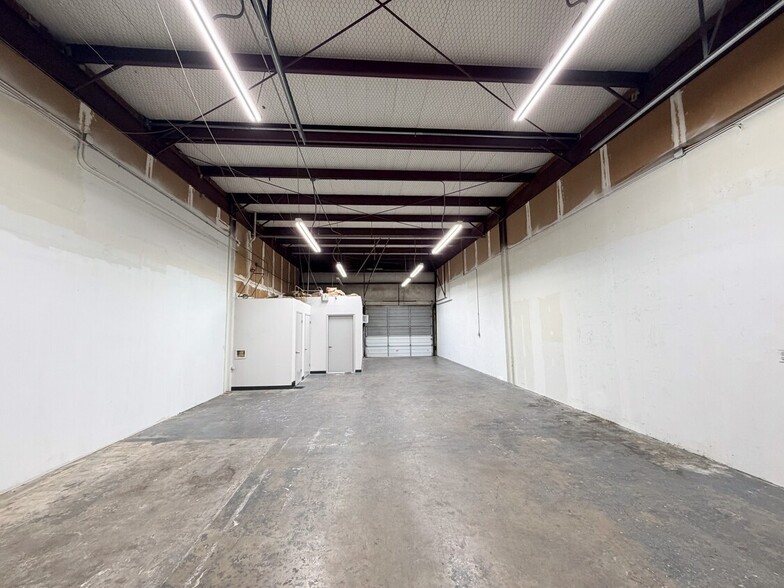More Photos Of 6803-6831 Breeden Ave, San Antonio Light Manufacturing For Lease