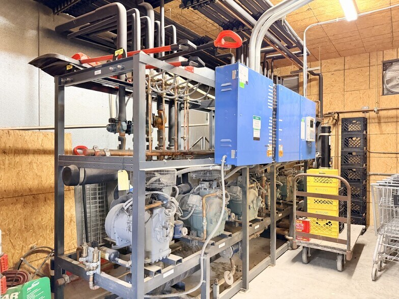 More Photos Of 302 S Broadway St, Jamesport General Retail For Sale