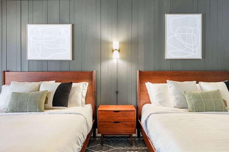More Photos Of 4727 Dunsmuir Ave, Dunsmuir Hotel For Sale