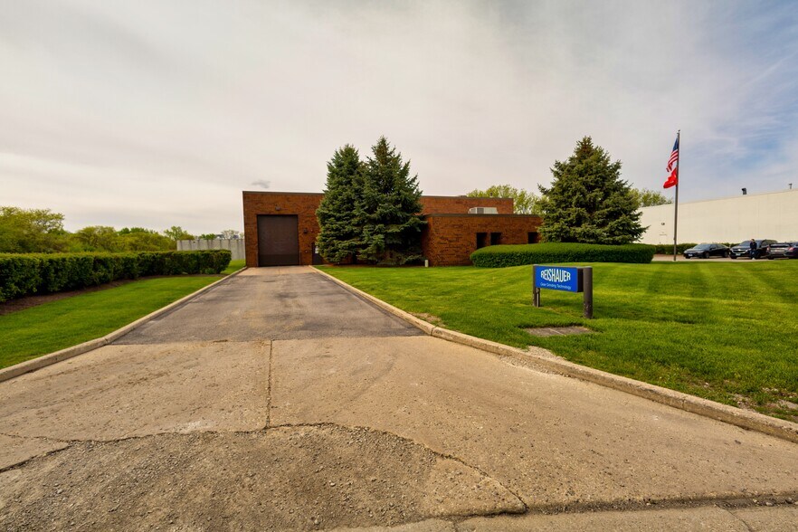 More Photos Of 1525 Holmes Rd, Elgin Industrial For Sale