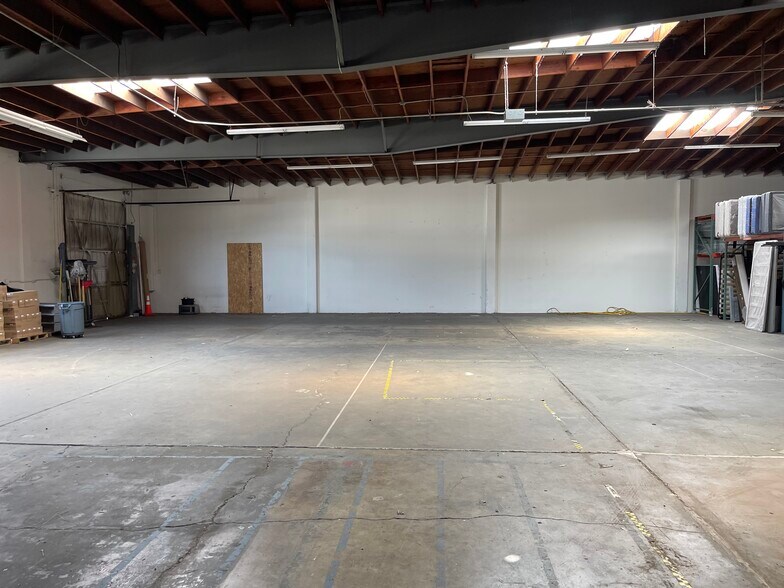 More Photos Of 3015 Kilson Dr, Santa Ana Warehouse For Lease
