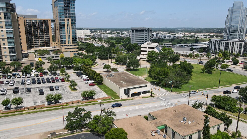 More Photos Of 900 Summit Ave, Fort Worth Office For Lease