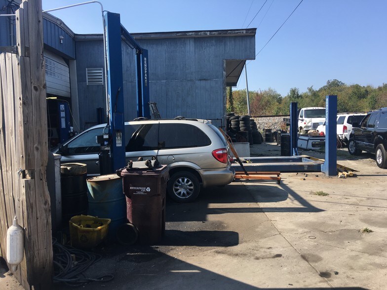 More Photos Of 1268 S Lowry St, Smyrna Auto Repair For Sale