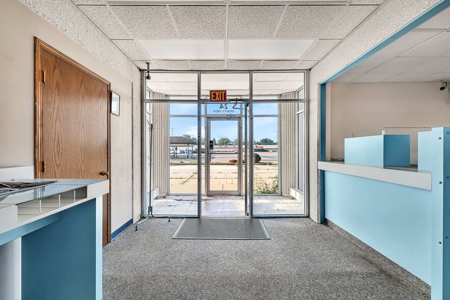 More Photos Of 24 Danny's Dr, Streator Bank For Sale
