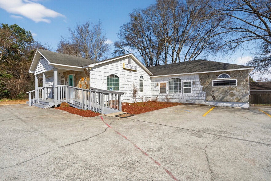 More Photos Of 4849 Mercer University Dr, Macon-Bibb Storefront For Sale