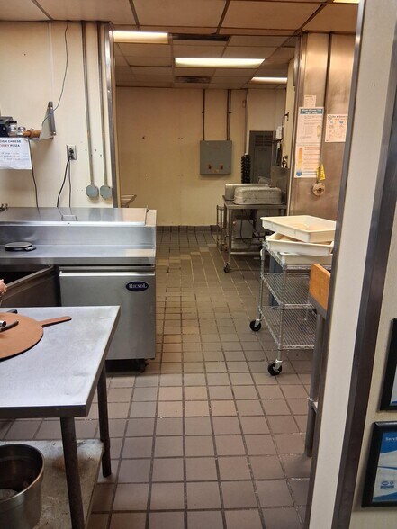 More Photos Of 605 S 10th St, Burlington General Retail For Sale