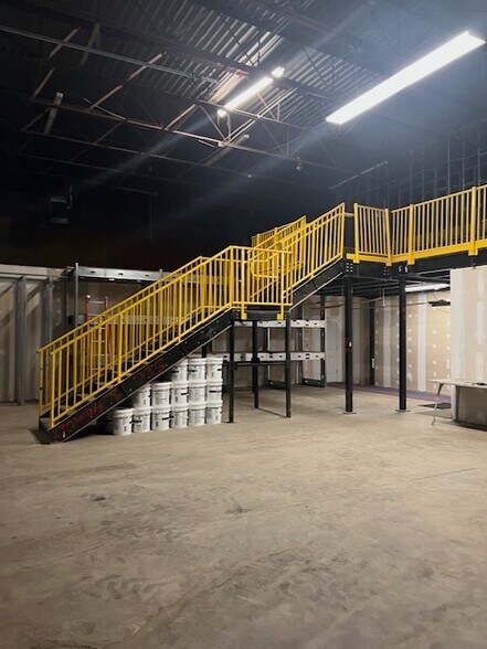 More Photos Of 1321 E Pratt St, Baltimore Warehouse For Lease