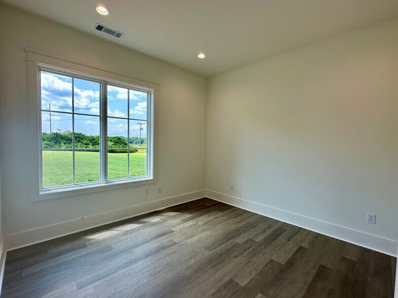 More Photos Of 1024 Twelve Oaks Dr, Watkinsville Office For Lease