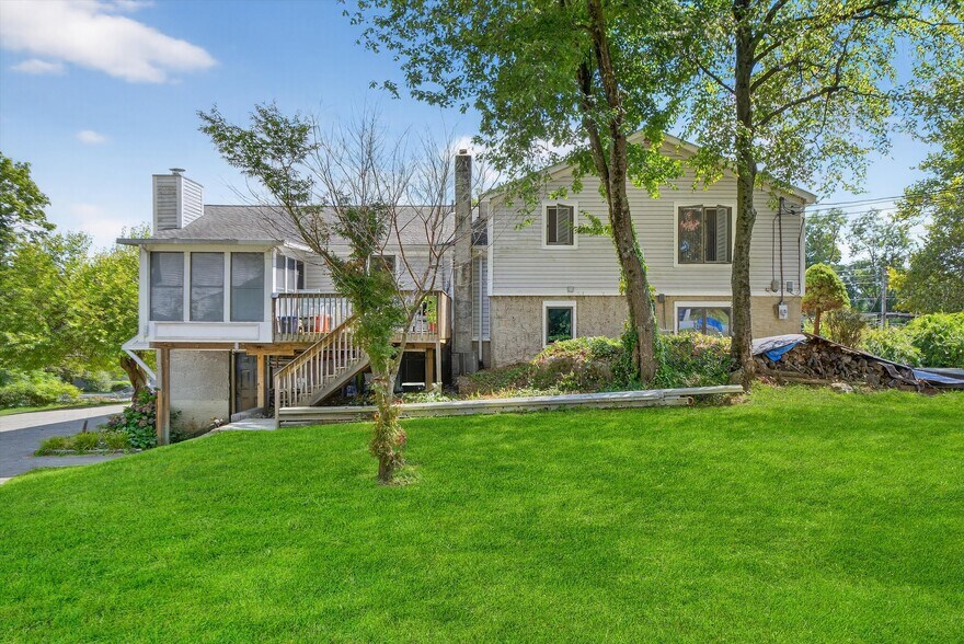 More Photos Of 2 Renee Gate St, Cortlandt Manor Office For Sale