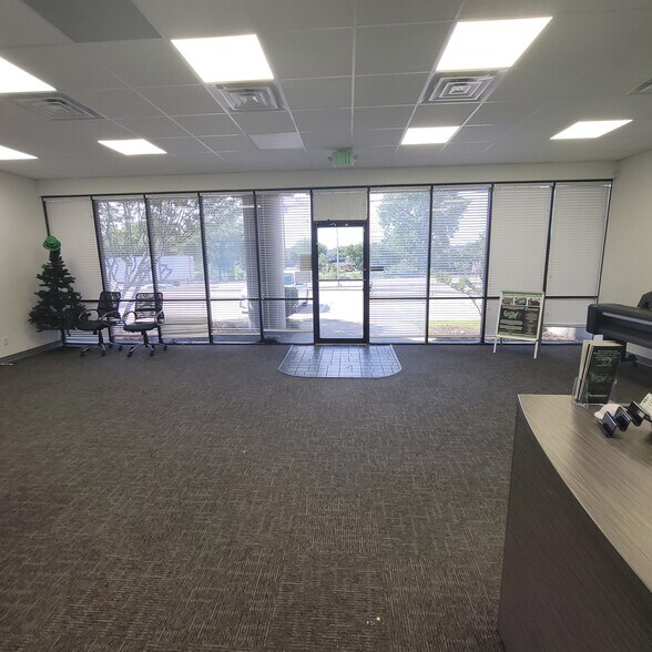 More Photos Of 10701-10727 Plano Rd, Dallas Unknown For Lease