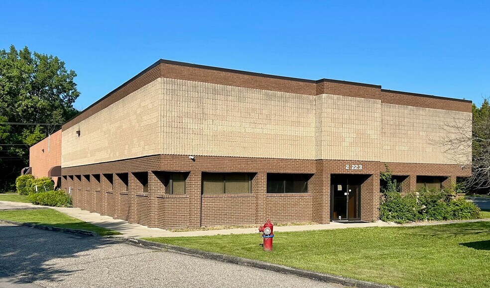 Primary Photo Of 21223 Hilltop St, Southfield Research And Development For Sale