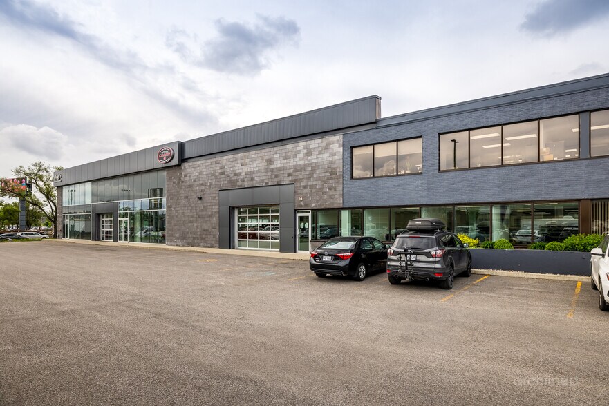 Primary Photo Of 4475-4477 Boul. Métropolitain E., Saint-leonard General Retail For Sale