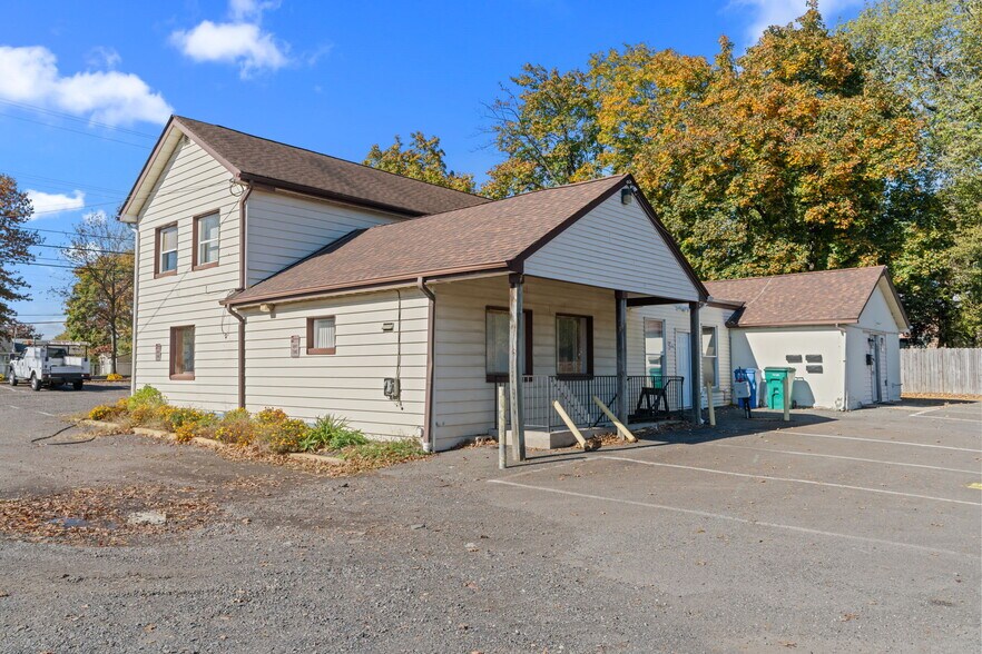 More Photos Of 1510 Haines Rd, Levittown Storefront Retail Office For Sale