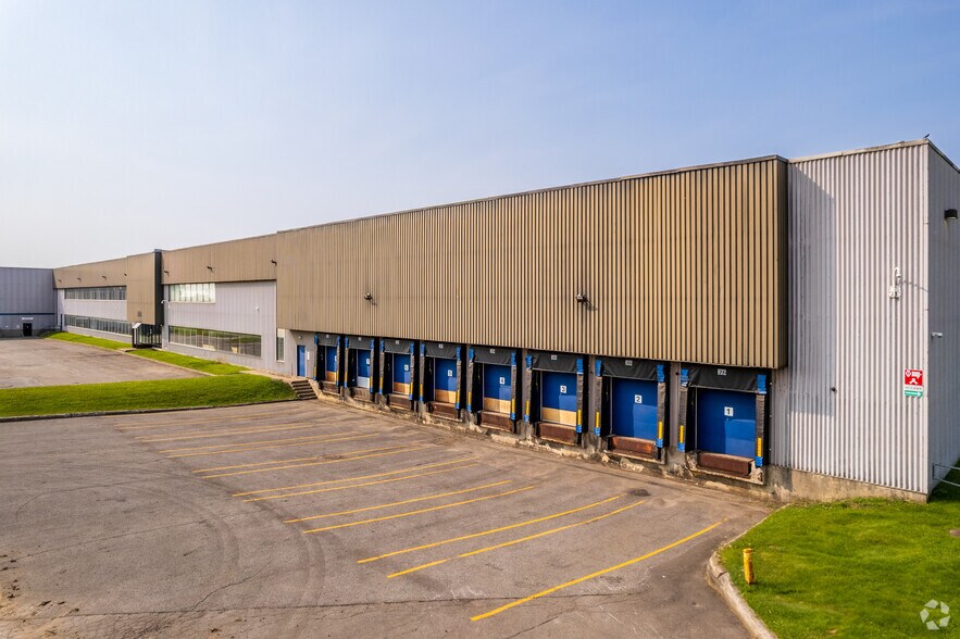 Primary Photo Of 2000 Rue Halpern, Montréal Distribution For Lease