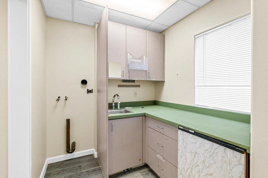 More Photos Of 1041 McKeever Ave, Hayward Medical For Sale