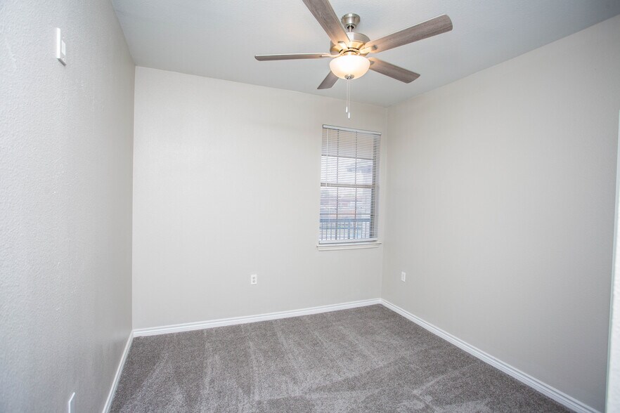 More Photos Of 2627 Oak Dr, Lubbock Apartments For Sale