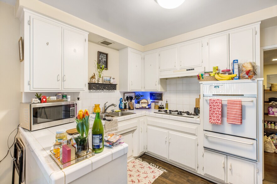 More Photos Of 1021 W 14th St, San Pedro Apartments For Sale