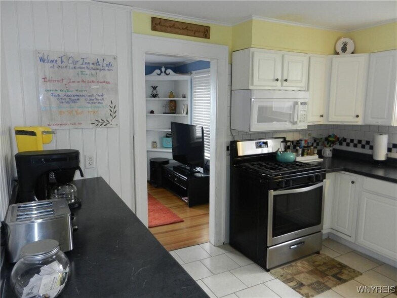 More Photos Of 4904 Lake Shore Rd, Hamburg Office Residential For Sale