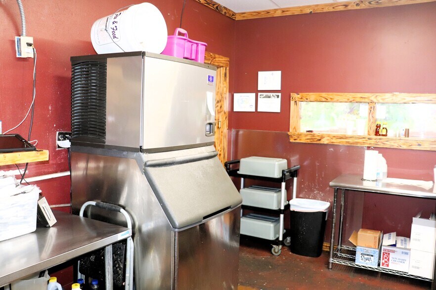 More Photos Of 1113 Main St, Commerce Restaurant For Sale