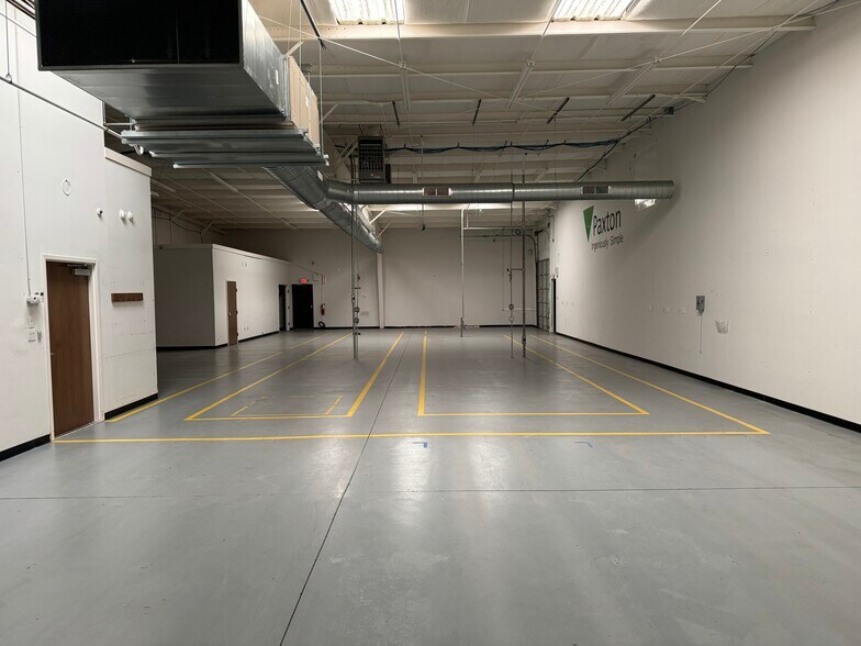 More Photos Of 138 Commerce Ctr, Greenville Light Distribution For Lease