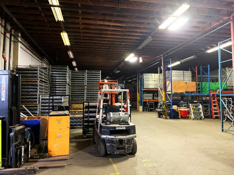 More Photos Of 1603 Langan Ave, Port Coquitlam Warehouse For Lease