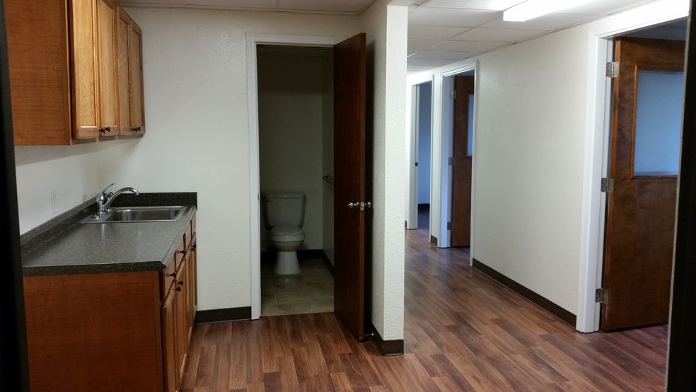 More Photos Of 809 College St, Shreveport Office For Sale