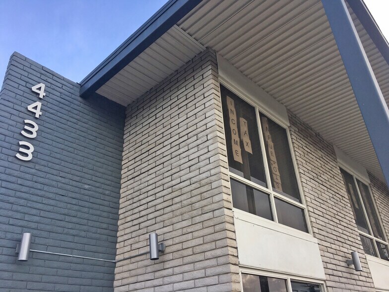 More Photos Of 4433 N 19th Ave, Phoenix Office For Lease