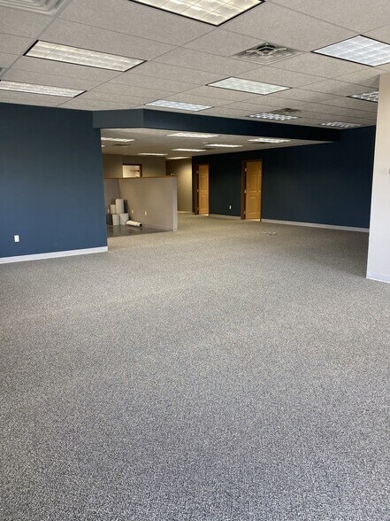 More Photos Of 1542 Industrial Dr, Shawano Showroom For Lease