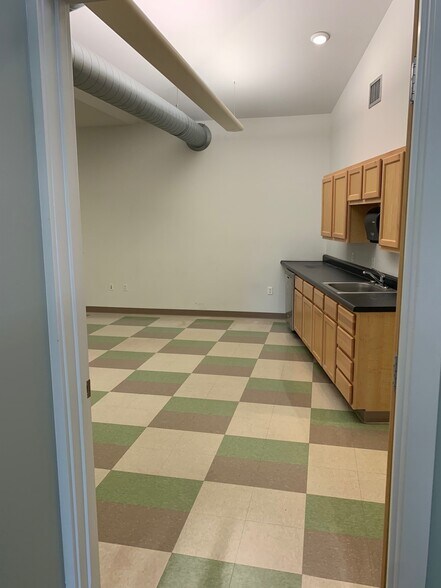 More Photos Of 6250 Jupiter Ave NE, Belmont Office For Lease