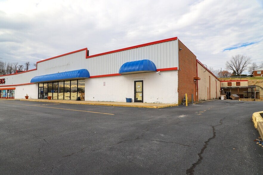 More Photos Of 1104 Greenville Ave, Staunton Storefront For Lease