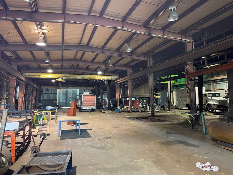 More Photos Of 1462 FM 2199, Marshall Warehouse For Lease