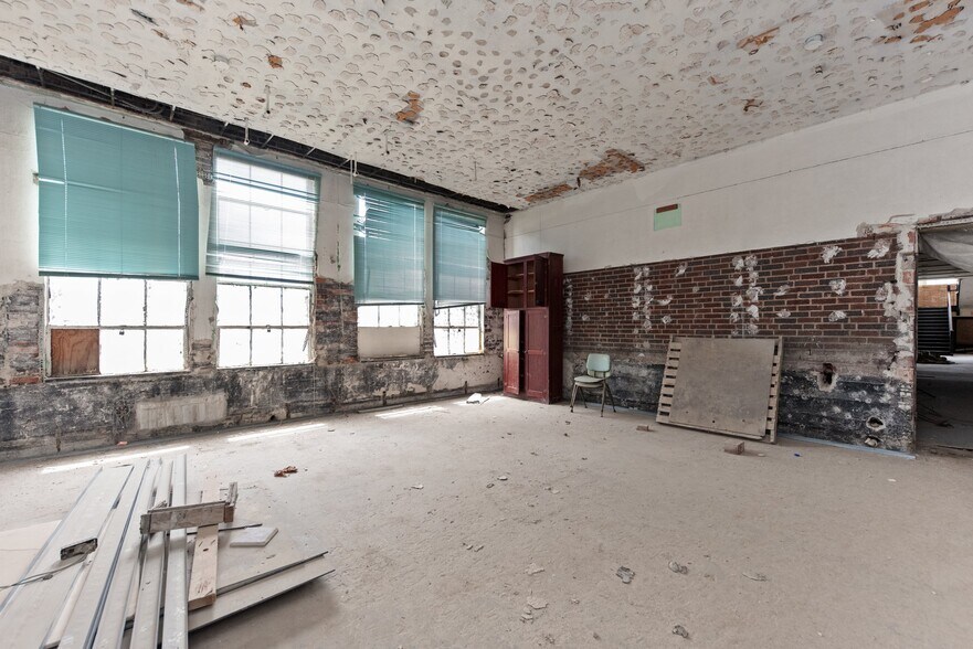 More Photos Of 200 S Green St, Georgetown Loft Creative Space For Sale