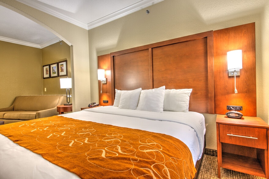 More Photos Of 13636 Michel Rd, Tomball Hotel For Sale