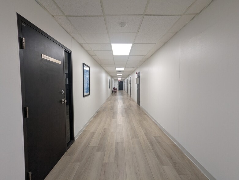 More Photos Of 1323 S 27th St, Nederland Medical For Sale
