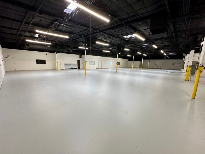 More Photos Of 21401 N 7th Ave, Phoenix Warehouse For Lease