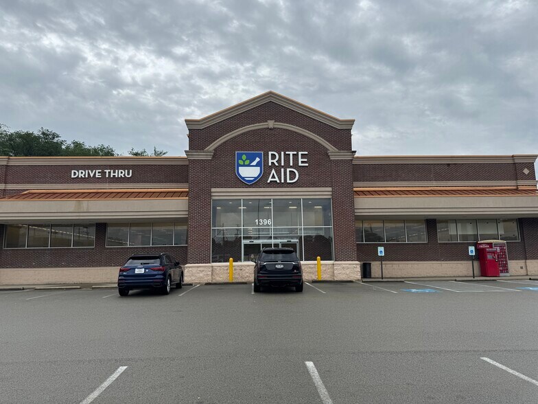 More Photos Of 1396 W Chestnut St, Washington Drugstore For Lease