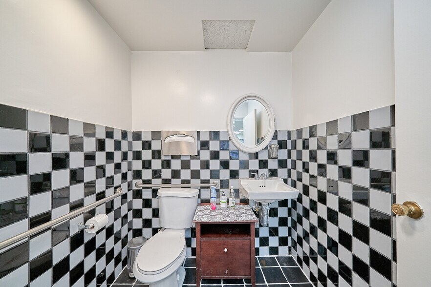 More Photos Of 18807-18809 Pioneer Blvd, Artesia Storefront Retail Office For Sale