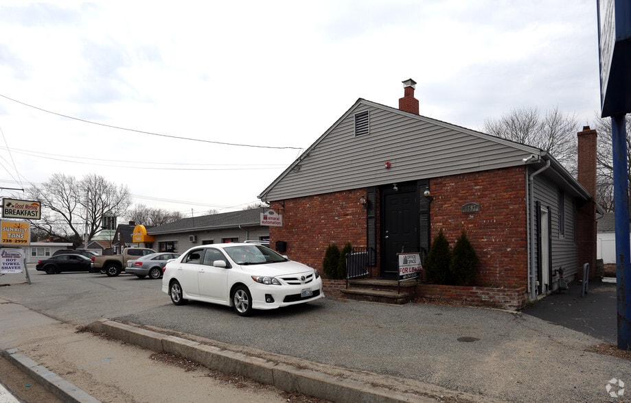 More Photos Of 1697-1711 Warwick Ave, Warwick Office For Sale