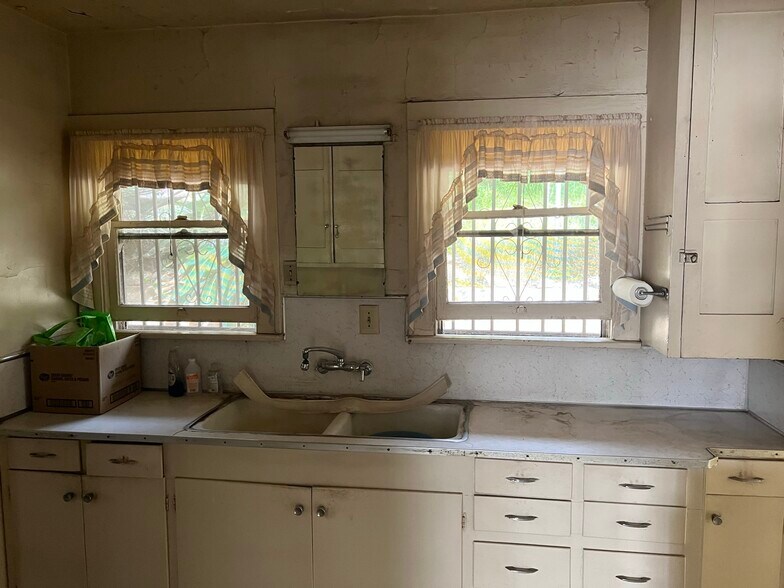 More Photos Of 3303 Floral Dr, Los Angeles Apartments For Sale